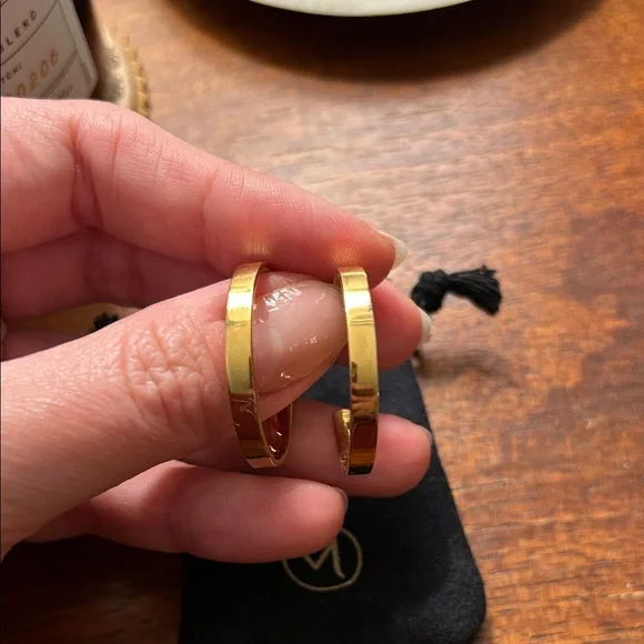 Mejuri Gold Daily Hoops Earrings - Picture 2 of 3